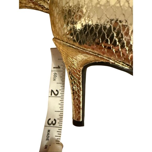 🟢Brand New Guess WGWirla Metallic Gold Closed Pointed Side Zip Ankle Boots 7 - Picture 7 of 12